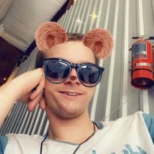 Meet your Posher, Dustin